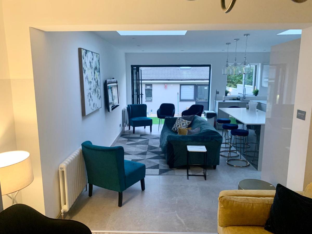 3 Cosy Homes Walking Distance To Mall With Parking Available To Book Separately 3 Bed House Or 1 Bed Apartment Or Studio Londra Exterior foto