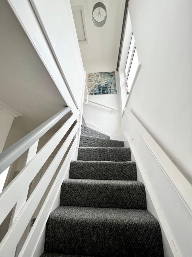 3 Cosy Homes Walking Distance To Mall With Parking Available To Book Separately 3 Bed House Or 1 Bed Apartment Or Studio Londra Exterior foto