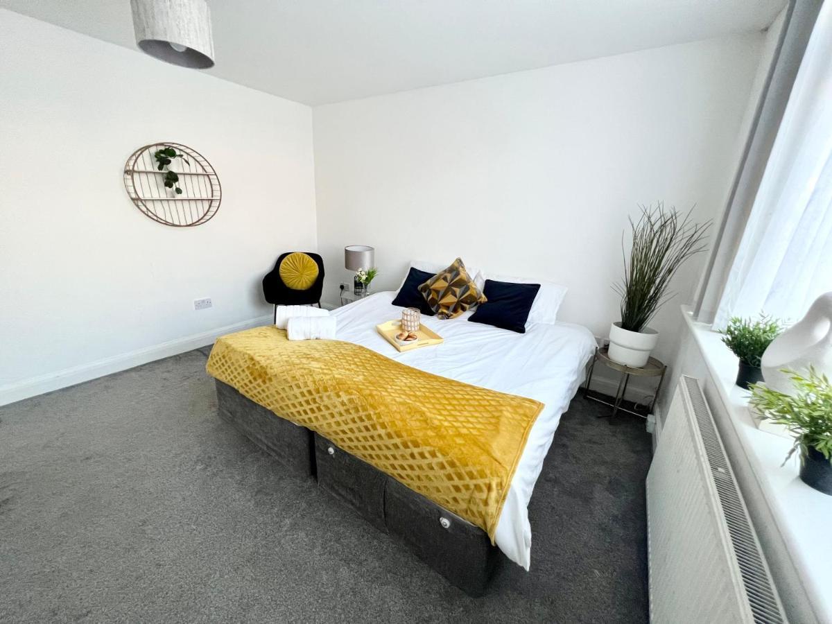 3 Cosy Homes Walking Distance To Mall With Parking Available To Book Separately 3 Bed House Or 1 Bed Apartment Or Studio Londra Exterior foto