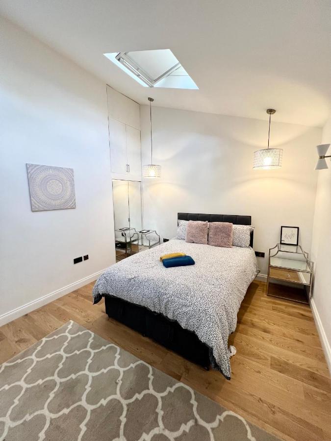 3 Cosy Homes Walking Distance To Mall With Parking Available To Book Separately 3 Bed House Or 1 Bed Apartment Or Studio Londra Exterior foto